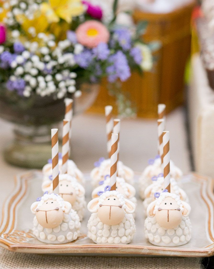 Bebê e Tal - Batizado -  cakepops de ovelhas 