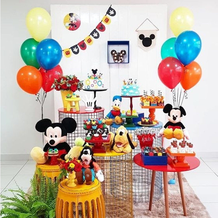 Bebê e Tal - festa de 1 ano: festa Mickey com bichos de pelúcia 