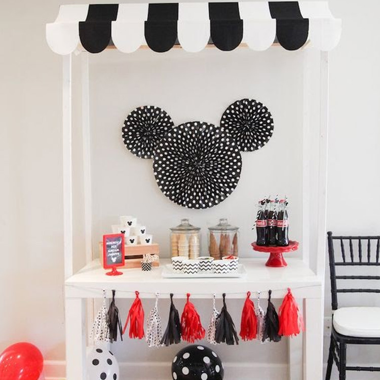 Bebê e Tal - festa de 1 ano: decoração minimalista festa Mickey 