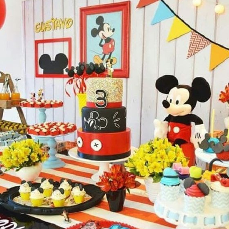 Bebê e Tal - festa de 1 ano: mesa do bolo festa Mickey 