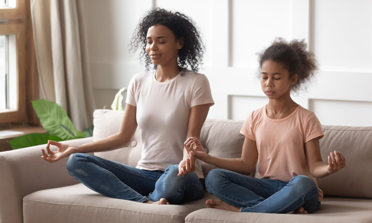 Bebê e Tal - meditação para crianças - mãe e filha