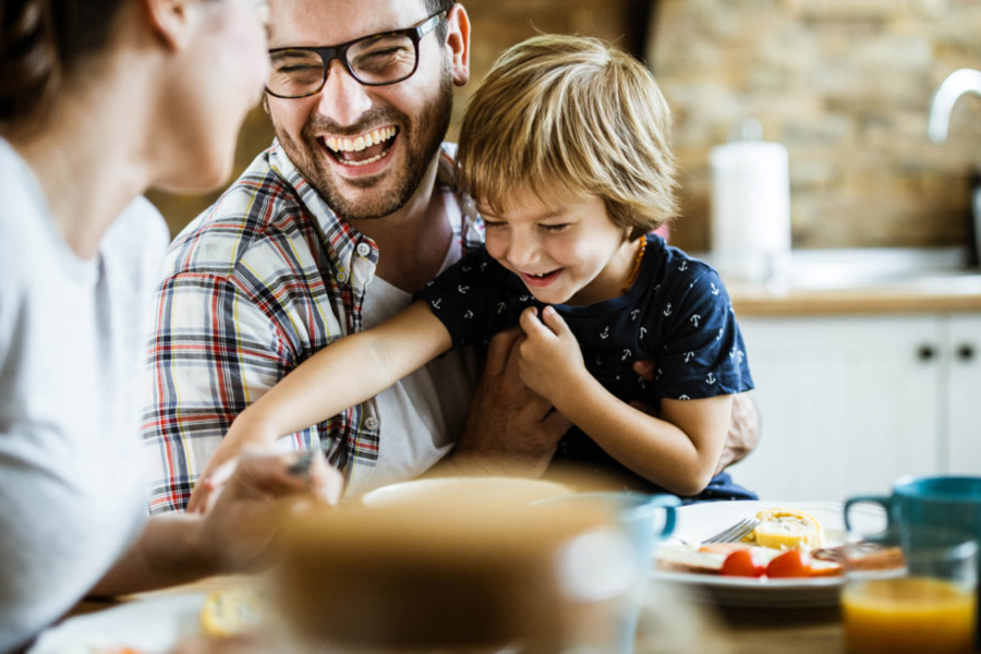 jantar à três dia dos namorados com filhos bebê e tal